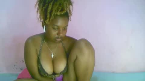 Snapshot of linah1123 chatting on 10.03.25 linah1123 online show from 10.03.25