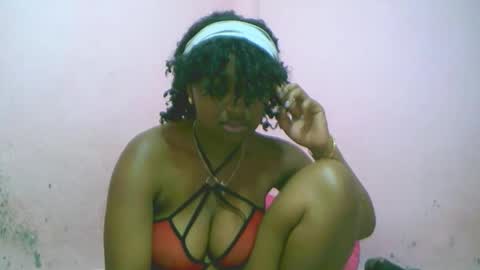 Snapshot of linah1123 chatting on 10.28.25 linah1123 online show from 10.28.25