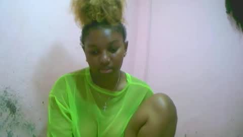 Snapshot of linah1123 chatting on 11.05.25 linah1123 online show from 11.05.25