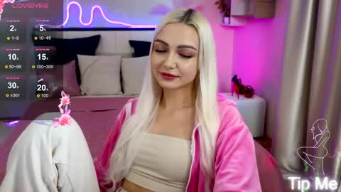 I am Lina online show from 10.18.25