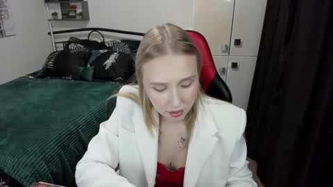 Lina online show from 09.08.25