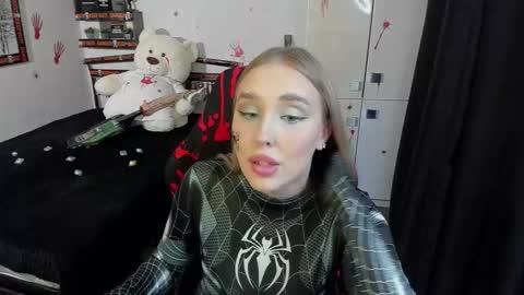 Lina online show from 10.30.25