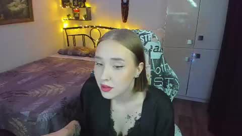Snapshot of linatruly chatting on 06.25.26 Lina online show from 06.25.26