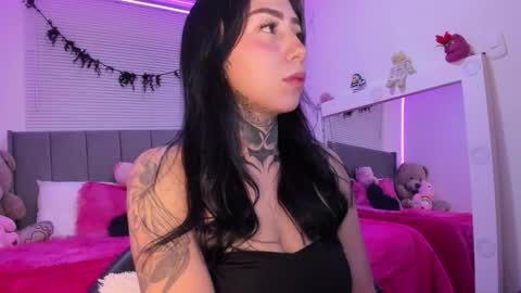 Lindaa maria  online show from 09.16.25