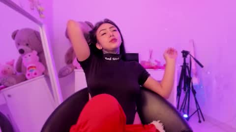 Lindaa maria  online show from 10.21.25