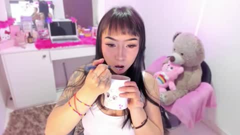 Lindaa maria  online show from 11.19.25