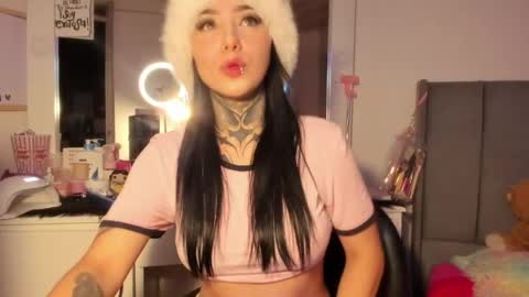 Lindaa maria  online show from 04.15.26