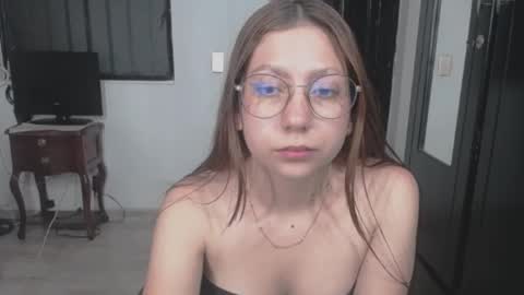 Snapshot of linda_naomi chatting on 04.22.26 naomi online show from 04.22.26