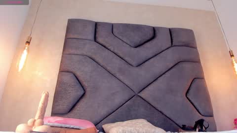 Linda Saenz online show from 01.09.25
