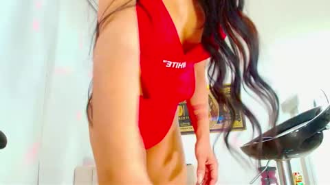 Snapshot of linda_xx90 chatting on 01.05.25 LAURA RAMIREZ online show from 01.05.25