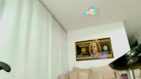 Snapshot of linda_xx90 chatting on 01.24.25 LAURA RAMIREZ online show from 01.24.25