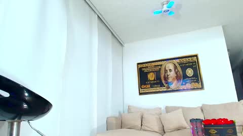 Snapshot of linda_xx90 chatting on 03.12.25 LAURA RAMIREZ online show from 03.12.25