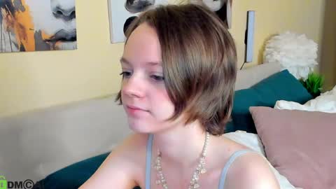 Snapshot of lindaa_bell chatting on 05.09.26 My real name is Olivia online show from 05.09.26