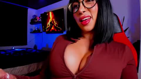 Snapshot of lindacherie chatting on 11.12.25 Linda online show from 11.12.25