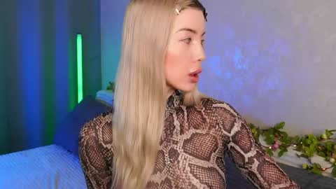 Snapshot of lindathackerr chatting on 05.11.26 Linda online show from 05.11.26