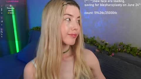 Snapshot of lindathackerr chatting on 06.02.26 Linda online show from 06.02.26