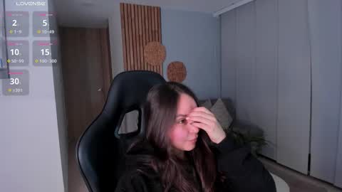 Snapshot of lindseyhallx chatting on 10.11.25 call me annie online show from 10.11.25