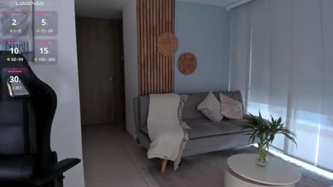 Snapshot of lindseyhallx chatting on 10.20.25 call me annie online show from 10.20.25