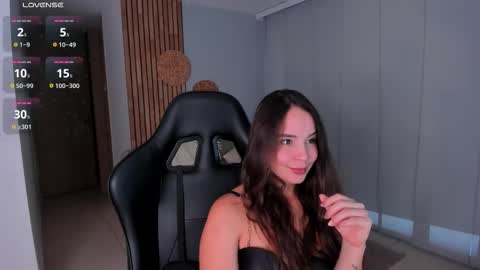 Snapshot of lindseyhallx chatting on 10.24.25 call me annie online show from 10.24.25