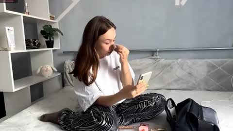 Snapshot of lindseytammo chatting on 10.03.25 Kate online show from 10.03.25