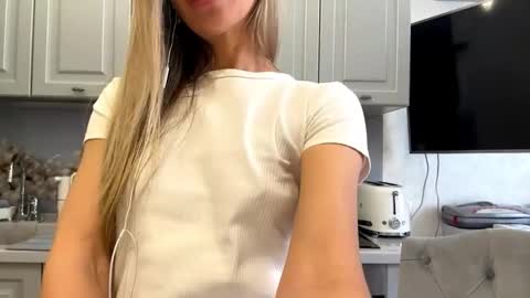 Snapshot of lindsyzinda chatting on 02.04.26 Rita online show from 02.04.26