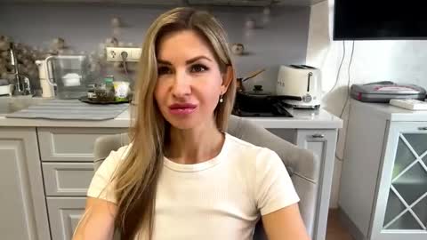 Snapshot of lindsyzinda chatting on 02.06.26 Rita online show from 02.06.26