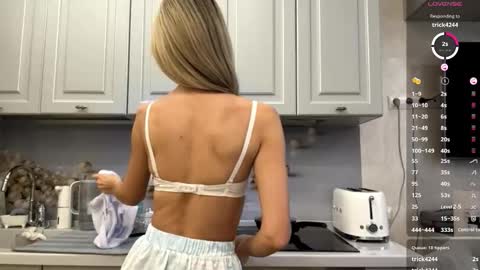 Snapshot of lindsyzinda chatting on 02.16.26 Rita online show from 02.16.26