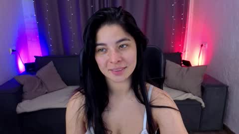 Snapshot of linell_sky chatting on 10.24.25 linell_sky online show from 10.24.25