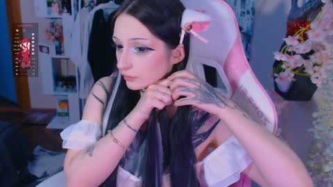 Snapshot of liniq chatting on 12.04.24 Lina online show from 12.04.24