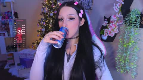 Snapshot of liniq chatting on 12.31.24 Lina online show from 12.31.24