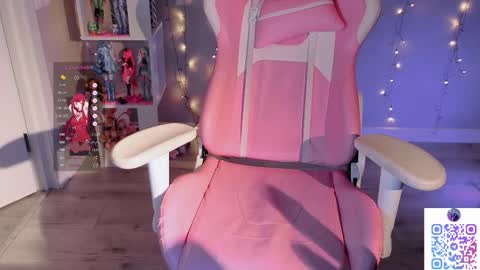 Snapshot of liniq chatting on 10.05.25 Lina online show from 10.05.25