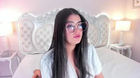 Snapshot of linnaevanson chatting on 10.25.25 Linna online show from 10.25.25