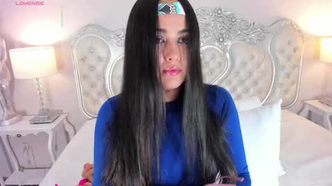 Snapshot of linnaevanson chatting on 11.06.25 Linna online show from 11.06.25