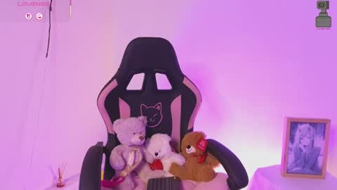 Snapshot of linoshka_1 chatting on 09.27.25 Luciana online show from 09.27.25