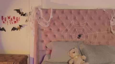 Snapshot of linoshka_1 chatting on 10.30.25 Luciana online show from 10.30.25