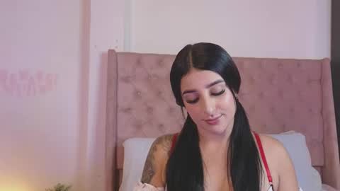 Snapshot of linoshka_1 chatting on 02.11.26 Luciana online show from 02.11.26