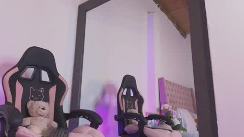 Snapshot of linoshka_1 chatting on 02.19.26 Luciana online show from 02.19.26