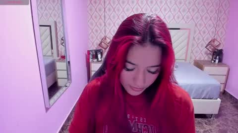 Snapshot of linzi_lennox chatting on 09.29.25 L I N Z I online show from 09.29.25