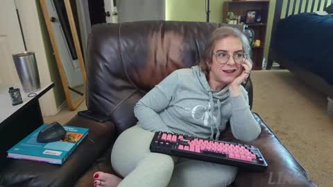 Snapshot of linzy19 chatting on 01.06.25 Linzy19 online show from 01.06.25