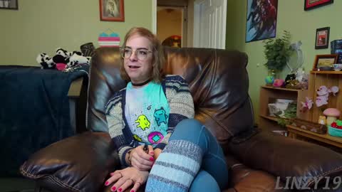 Snapshot of linzy19 chatting on 01.28.25 Linzy19 online show from 01.28.25