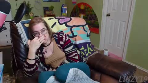 Snapshot of linzy19 chatting on 02.18.25 Linzy19 online show from 02.18.25