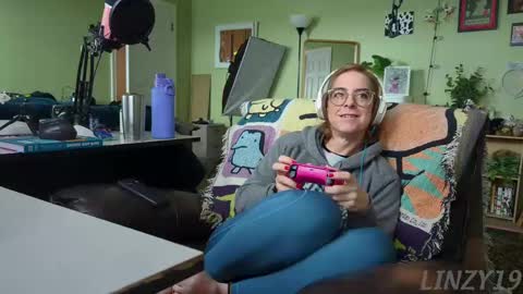 Snapshot of linzy19 chatting on 02.21.25 Linzy19 online show from 02.21.25