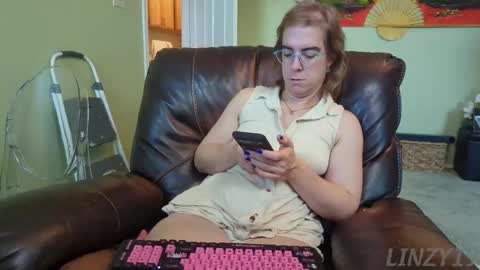 Snapshot of linzy19 chatting on 09.11.25 Linzy19 online show from 09.11.25