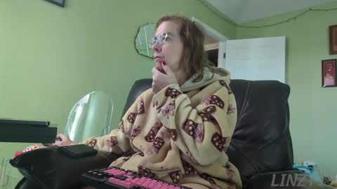 Snapshot of linzy19 chatting on 11.09.25 Linzy19 online show from 11.09.25