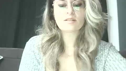 Snapshot of lionessmom chatting on 10.13.25 lionessmom online show from 10.13.25
