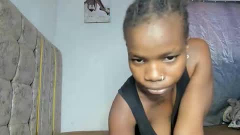 Snapshot of liorah chatting on 10.18.25 liorah online show from 10.18.25