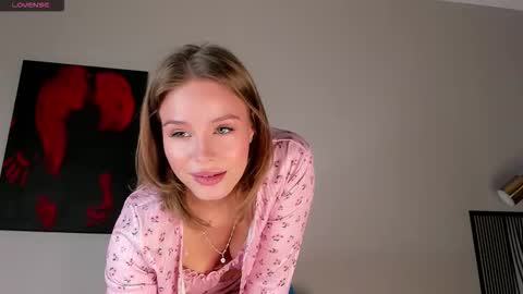 Snapshot of lipswithsweetonthem chatting on 09.18.25 Lina online show from 09.18.25