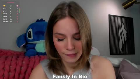 Snapshot of lipswithsweetonthem chatting on 10.17.25 Lina online show from 10.17.25