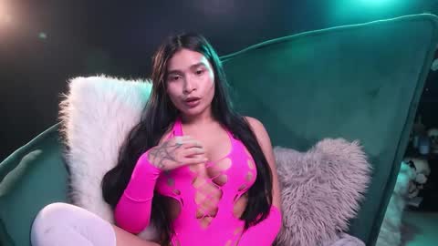 Snapshot of lireesa chatting on 10.16.25 Lire online show from 10.16.25