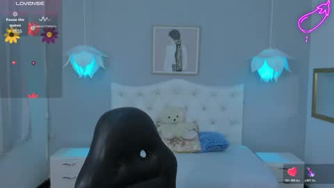 Snapshot of lisa7_7 chatting on 10.20.25 Lisa online show from 10.20.25